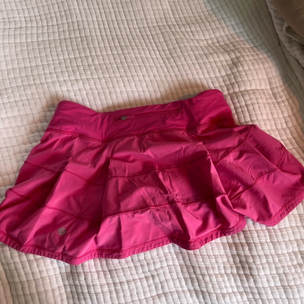 Tennis skirt! Perfect for spring. No signs on wear!